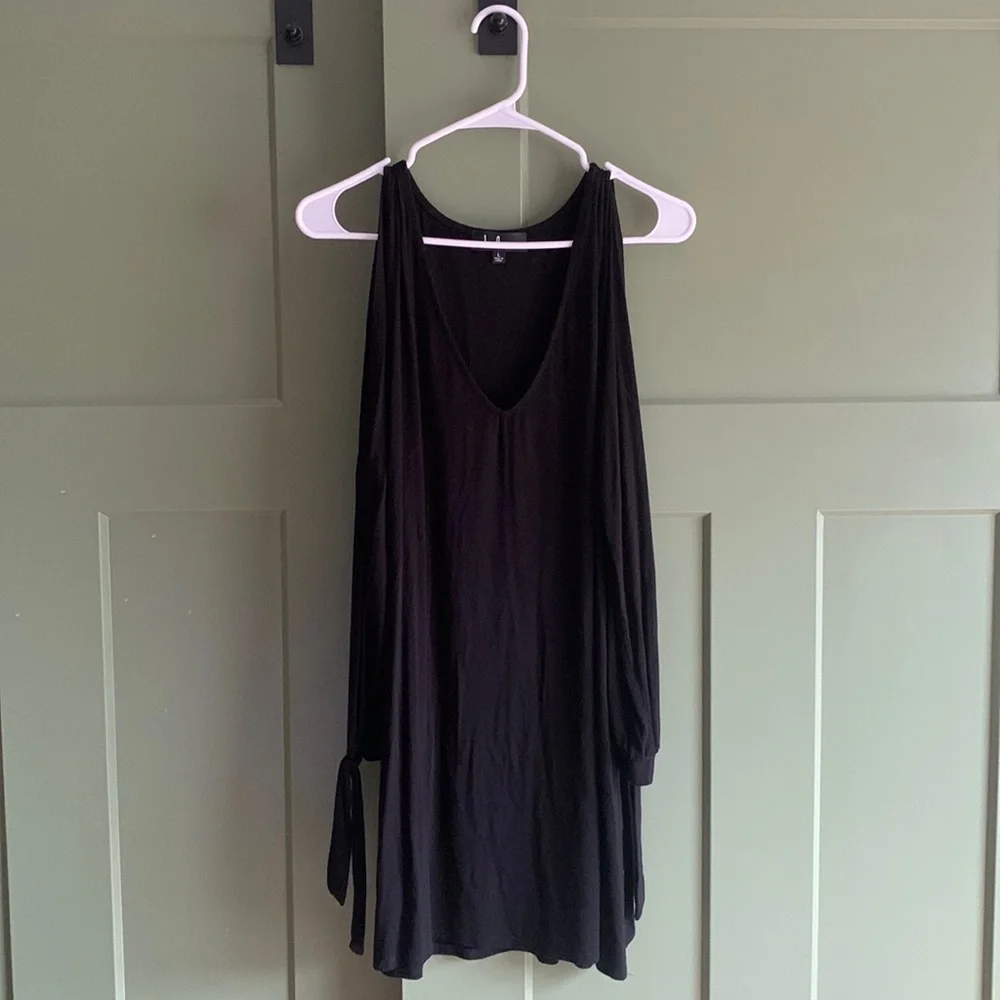 🖤 Lulu’s Black Dress - Picture 3 of 7